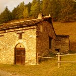 Case restaurate e cappella a Montagne Seu